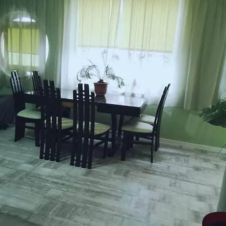 Baby Friendly 3-bedrooms By The Sea Nyaraló *